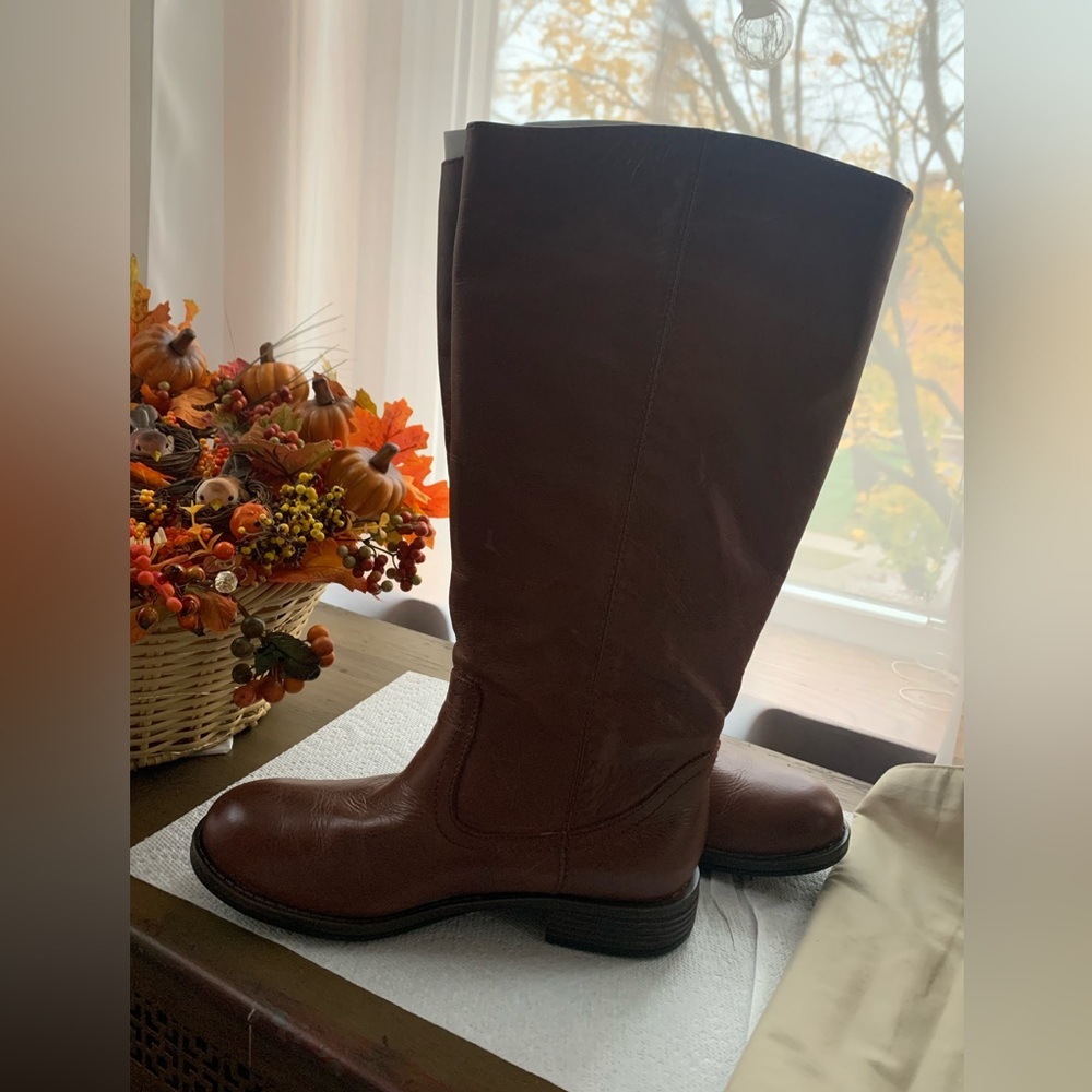 Boots - Picture 3 of 3
